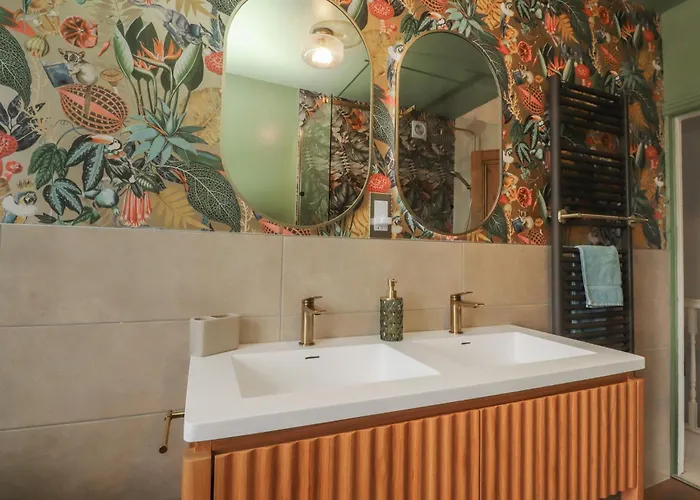 Canalside * Kildwick