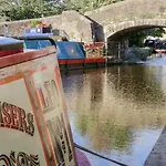 度假居 Canalside