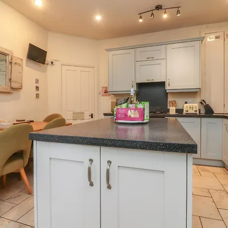 Canalside * Kildwick