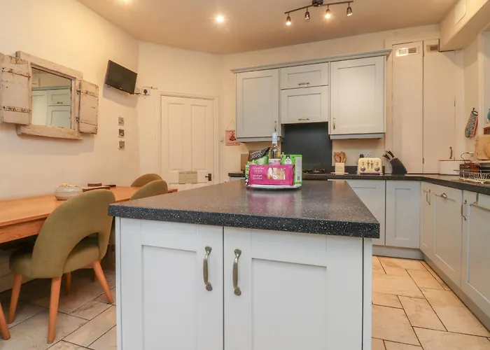 Canalside * Kildwick